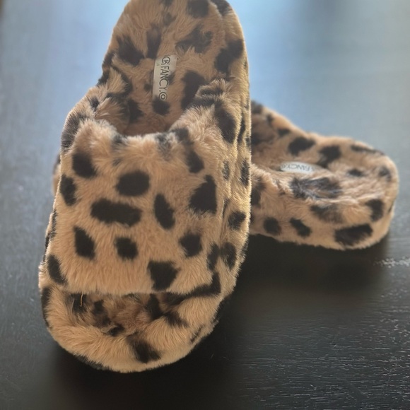 Leopard Print Faux Fur Slippers - Picture 10 of 10